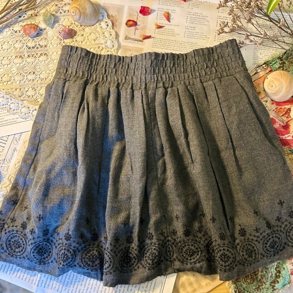 American Eagle grey embroidered skirt - Picture 2 of 3